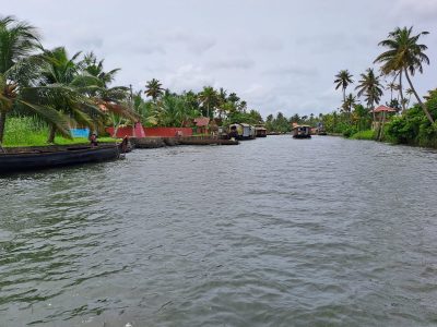 KERALA BACKWATERS : CANAUX, LAGUNE ET ÎLES